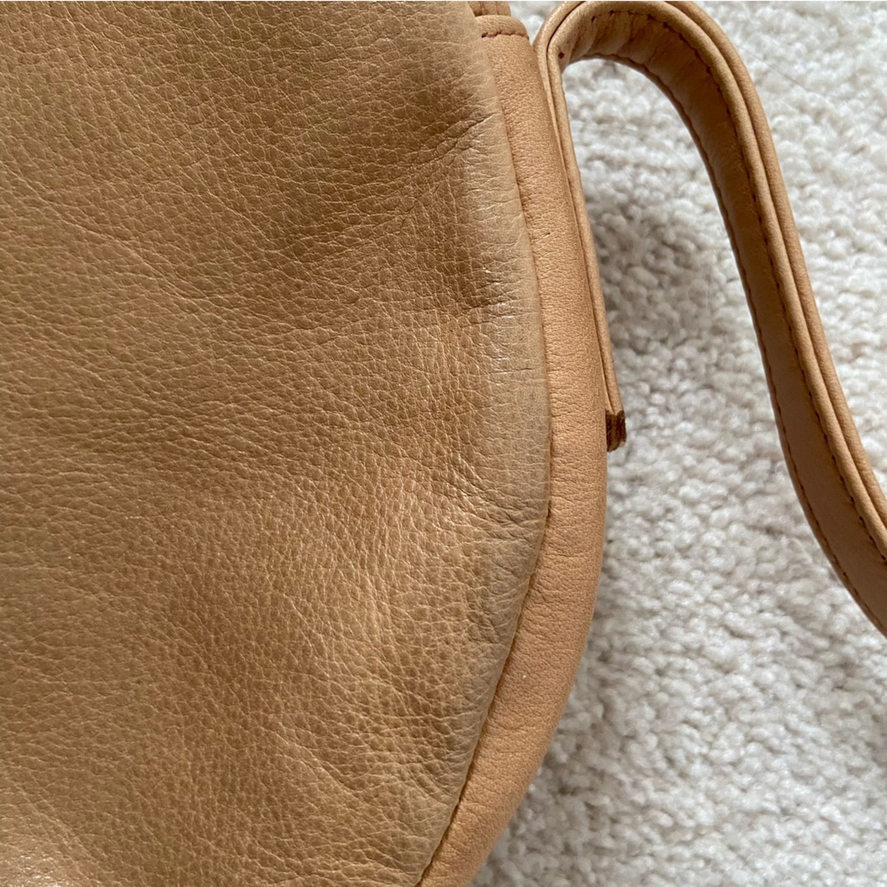 BAGGU Round Tan Crossbody Bag - Picture 4 of 5